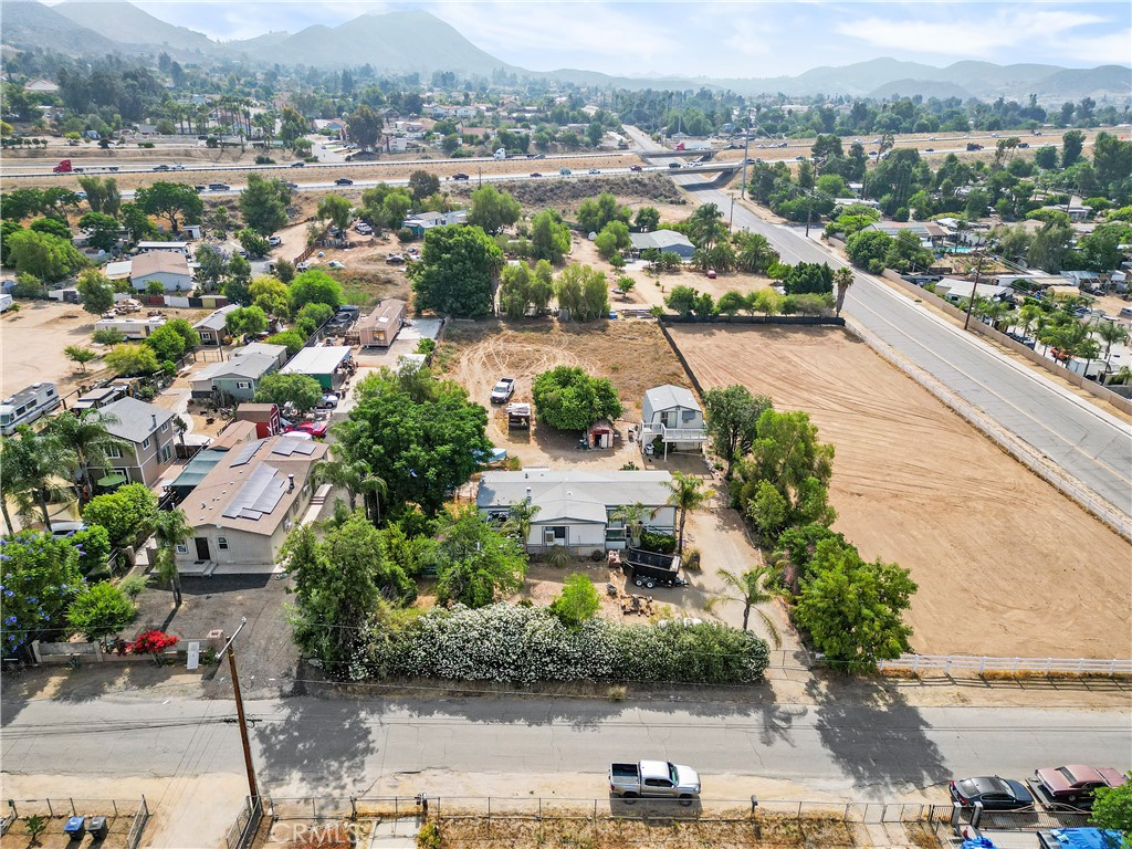 https://media.crmls.org/medias/5d74bf93-b792-4a68-9caa-b0730da5374d.jpg?preset=X-Large