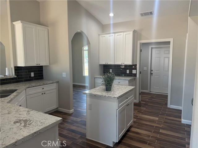 17995 Seaforth Street, Hesperia CA: https://media.crmls.org/medias/5d7502a7-3772-476f-a559-d68f983e8c2c.jpg