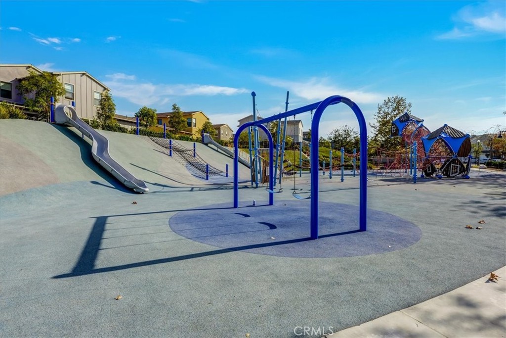 https://media.crmls.org/medias/5d75c3bd-50e7-46ef-9436-8cbe0b338988.jpg?preset=X-Large