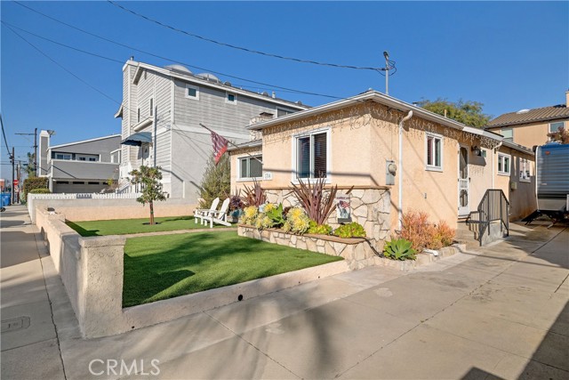 1704 Mackay Lane, Redondo Beach, California 90278, 3 Bedrooms Bedrooms, ,2 BathroomsBathrooms,Residential,For Sale,Mackay,SB25037104