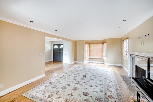 Detail Gallery Image 7 of 46 For 222 W Kenneth, Glendale,  CA 91202 - 4 Beds | 4 Baths