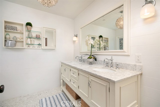 228 Ledroit Street, Laguna Beach CA: https://media.crmls.org/medias/5d7772bc-39aa-4f00-a6af-04e576cb5c32.jpg