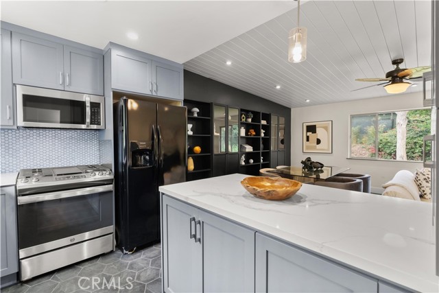 645 Griffith Way, Laguna Beach CA: https://media.crmls.org/medias/5d77a704-da00-472e-9057-c6334ebe4282.jpg