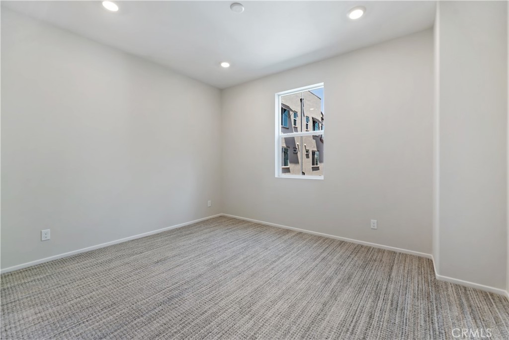 MLS #OC25132963 img 15