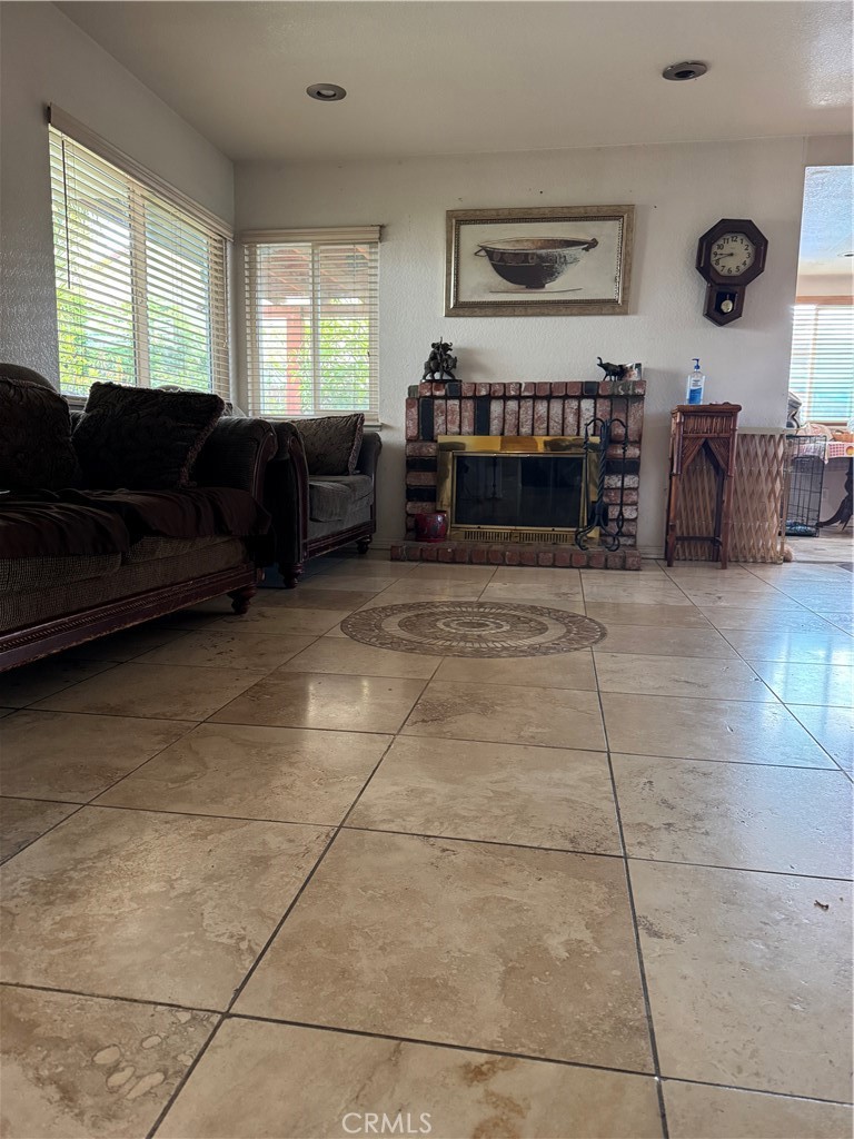 MLS #DW25088440 image #1