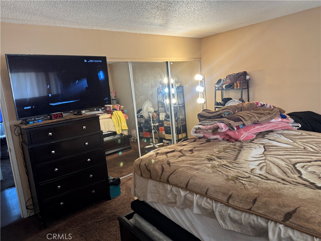https://media.crmls.org/medias/5d7a092e-572e-4044-9a0d-0c1d93fcd1ef.jpg?preset=X-Large