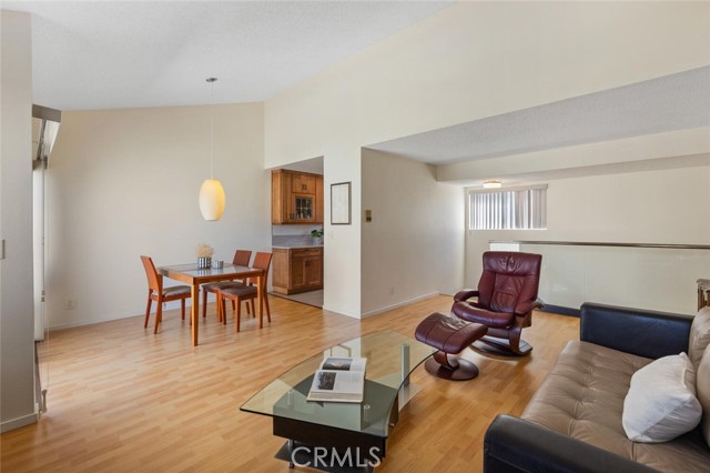 Detail Gallery Image 7 of 24 For 27070 Hidaway Ave #5,  Canyon Country,  CA 91351 - 2 Beds | 1/1 Baths