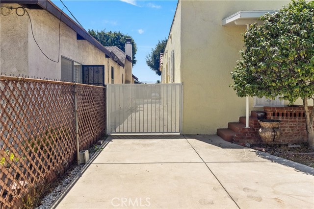 1927 W 82nd, Los Angeles, California 90047, 3 Bedrooms Bedrooms, ,1 BathroomBathrooms,Single Family Residence,For Sale,W 82nd,RS24024058