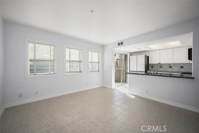 Den/ Kitchen