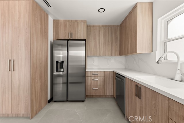 Detail Gallery Image 11 of 33 For 7943 Ledge Ave, Sun Valley,  CA 91352 - 3 Beds | 3 Baths