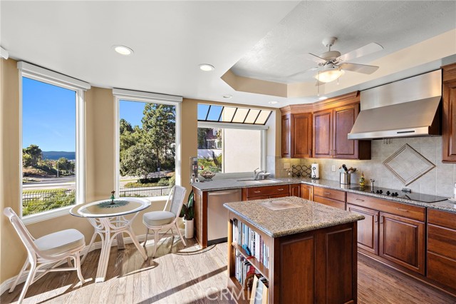 Detail Gallery Image 7 of 51 For 25 Lucerne St, Newport Beach,  CA 92660 - 3 Beds | 2/1 Baths