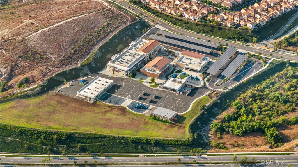 https://media.crmls.org/medias/5d7ff330-1852-4f36-9b10-2852ed430511.jpg?preset=X-Large