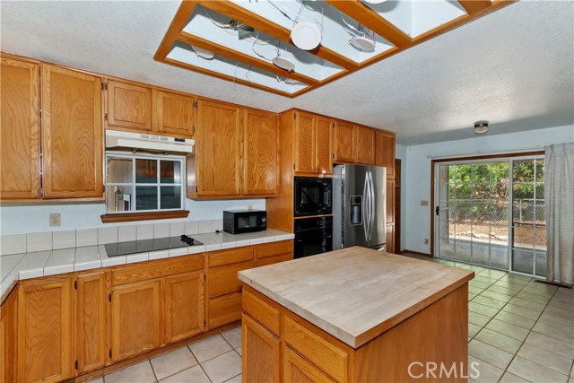 386 Garden Drive, Cedarpines Park CA: https://media.crmls.org/medias/5d7ff53d-a671-41dd-9d1a-b9bacf738378.jpg