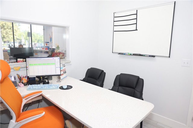 3950 Pierce St, Riverside CA: https://media.crmls.org/medias/5d80f164-67d6-4225-a134-beae12759c5b.jpg