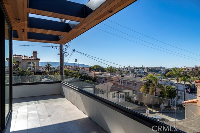 645 10th Street, Hermosa Beach, California 90254, 4 Bedrooms Bedrooms, ,3 BathroomsBathrooms,Residential,Sold,10th,SB24004512