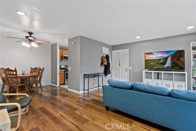 Detail Gallery Image 4 of 26 For 1094 Cabrillo Park a,  Santa Ana,  CA 92701 - 2 Beds | 1/1 Baths