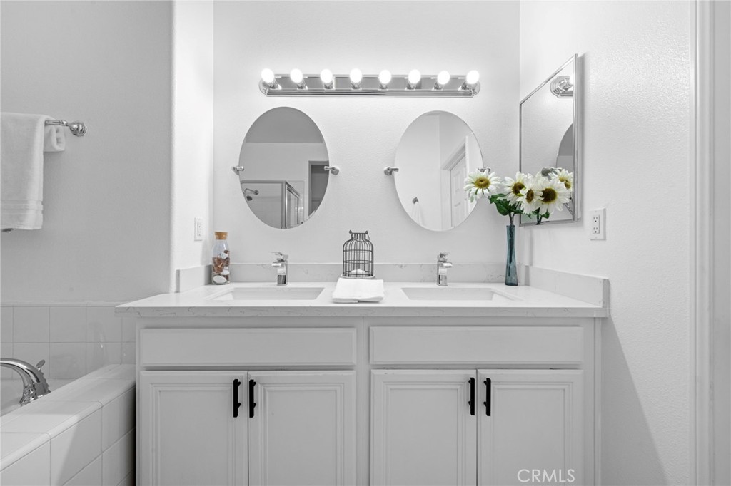 https://media.crmls.org/medias/5d83607b-12d1-4453-a104-587fe38b33d1.jpg?preset=X-Large