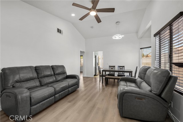 Detail Gallery Image 5 of 47 For 22942 Banyan, Saugus,  CA 91390 - 3 Beds | 2 Baths