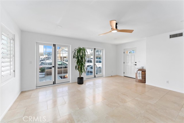 Detail Gallery Image 9 of 36 For 126 47th Street #1,  Newport Beach,  CA 92663 - 3 Beds | 2/1 Baths