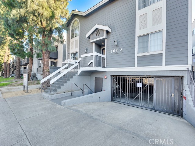 14218 Victory Boulevard, Van Nuys CA: https://media.crmls.org/medias/5d86ddb3-e618-4dad-b748-361fc557cce8.jpg