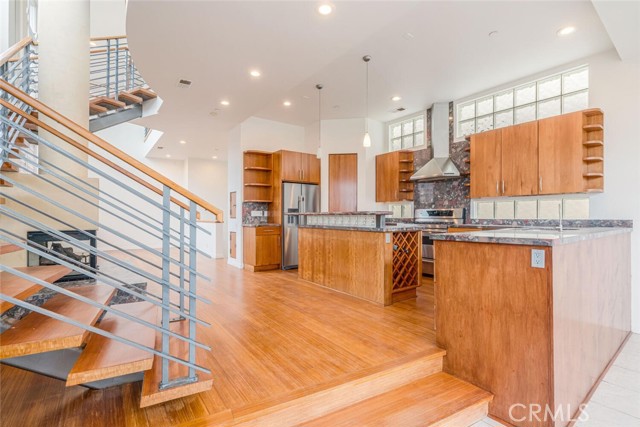 221 17th, Manhattan Beach, California 90266, 5 Bedrooms Bedrooms, ,6 BathroomsBathrooms,Residential,For Sale,17th,SR26091960
