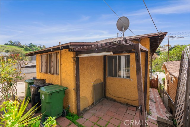 2750 Ballard Street, Los Angeles CA: https://media.crmls.org/medias/5d8727b3-9032-4955-bcc2-02c0dc1ae014.jpg