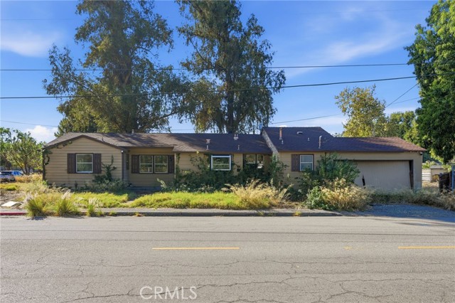23201 Califa Street photo 5