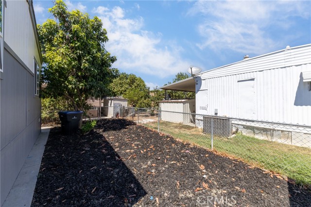 1560 Massachussetts Avenue, Riverside CA: https://media.crmls.org/medias/5d886f2e-78f7-4445-af2a-1def26144e95.jpg