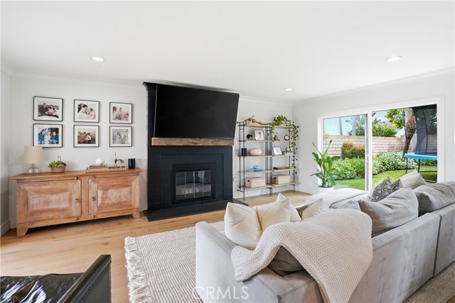 Image 5 of 43 For 20082 Gothic Circle