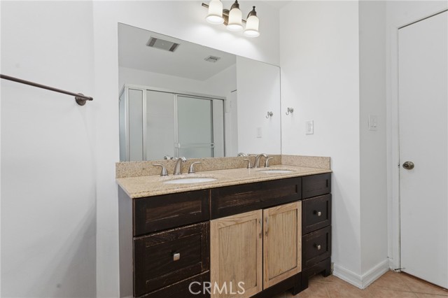 Detail Gallery Image 23 of 33 For 22727 Collins, Woodland Hills,  CA 91367 - 3 Beds | 2 Baths