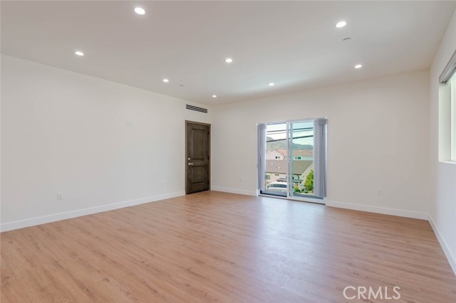 Detail Gallery Image 6 of 27 For 10230 Tujunga Canyon Bld, Tujunga,  CA 91042 - 3 Beds | 2 Baths