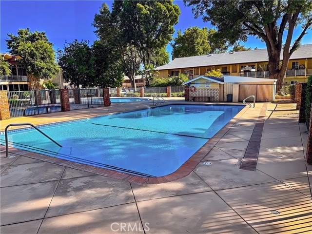 Detail Gallery Image 19 of 23 For 8060 Canby Ave #2,  Reseda,  CA 91335 - 3 Beds | 3 Baths