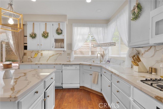 Detail Gallery Image 4 of 47 For 42257 Sand Palm Way, Lancaster,  CA 93536 - 4 Beds | 3 Baths