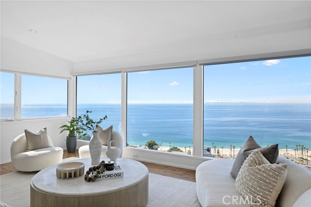 Detail Gallery Image 5 of 46 For 31161 Holly Dr, Laguna Beach,  CA 92651 - 5 Beds | 2/1 Baths