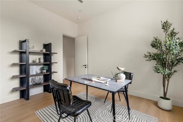 17827 Miranda Street, Encino CA: https://media.crmls.org/medias/5d8b3811-a223-48a8-bbed-de43234ceb61.jpg