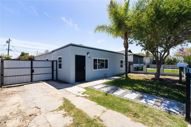 Detail Gallery Image 2 of 26 For 208 W Caldwell St, Compton,  CA 90220 - 2 Beds | 1 Baths