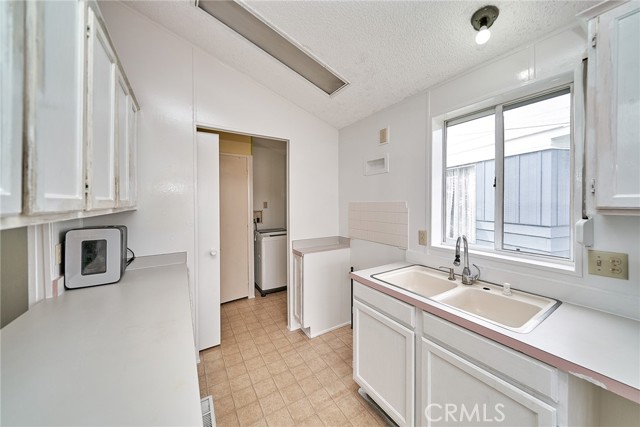 Detail Gallery Image 11 of 30 For 24100 Pennsylvania St #103,  Lomita,  CA 90717 - 2 Beds | 2 Baths