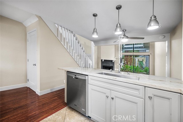 Image 5 of 38 For 700 Lake  111