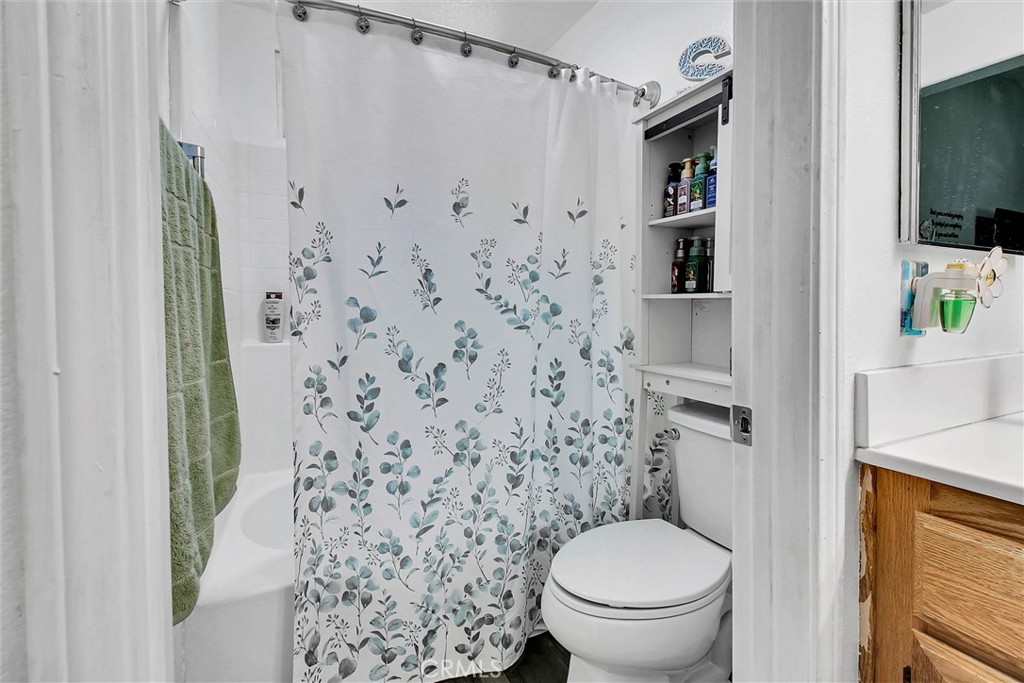https://media.crmls.org/medias/5d8c4683-6721-4b61-9824-eb659383a629.jpg?preset=X-Large