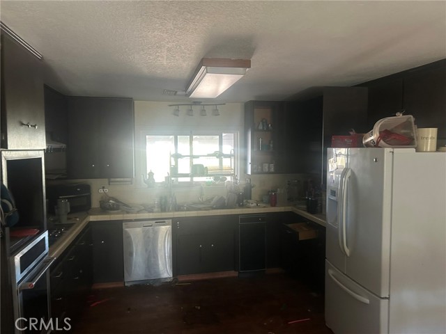 Detail Gallery Image 4 of 22 For 1749 S Valley View, Ridgecrest,  CA 93555 - 3 Beds | 2 Baths