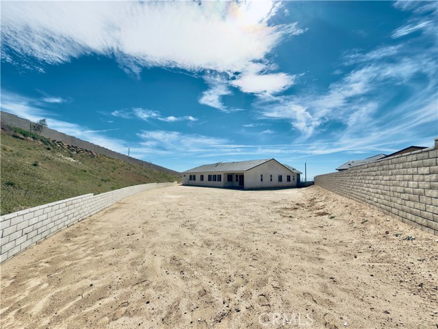 7051 Hurley Court, San Bernardino CA: https://media.crmls.org/medias/5d8e6160-b2de-4a9a-b4b8-2e6fbd9a04f6.jpg