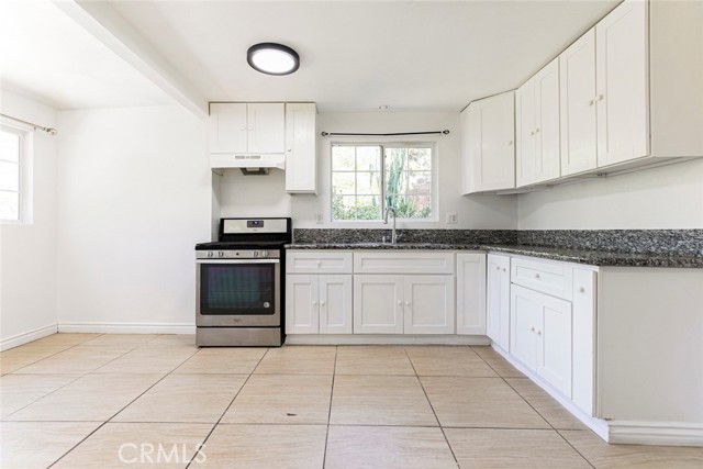 10058 Sunland Boulevard, Sunland CA: https://media.crmls.org/medias/5d8f3c31-174b-453e-9ead-b776ca9dccb9.jpg