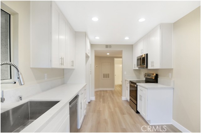 Detail Gallery Image 8 of 41 For 64 Corniche Dr. a,  Dana Point,  CA 92629 - 2 Beds | 2 Baths