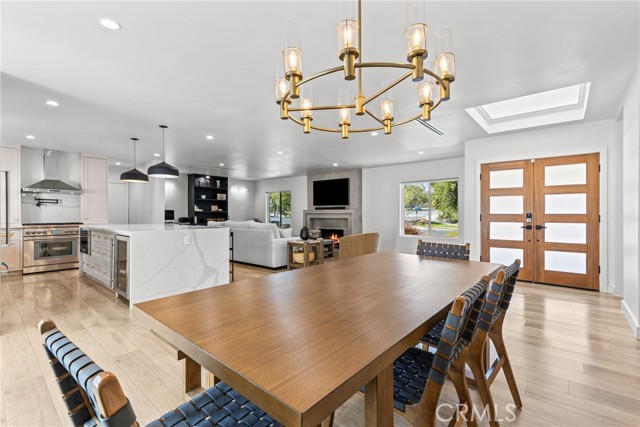 240 W Gainsborough Road, Thousand Oaks CA: https://media.crmls.org/medias/5d90d07d-42f1-435c-8117-b2828e4a85d6.jpg