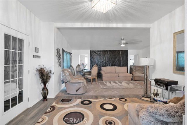 27320 Rodeo Road, Helendale CA: https://media.crmls.org/medias/5d9104cb-3b9f-4b64-b4c8-58583d24e9f6.jpg