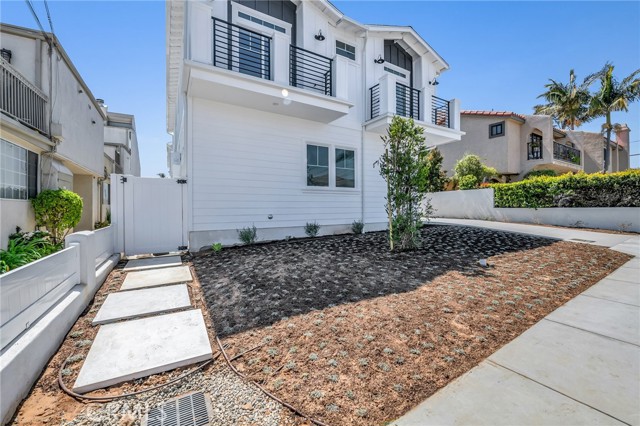 Detail Gallery Image 2 of 63 For 2304 Harriman Ln a,  Redondo Beach,  CA 90278 - 4 Beds | 3/1 Baths