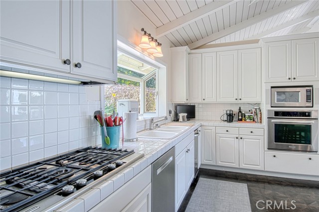 Detail Gallery Image 12 of 37 For 1407 Emerald Bay, Laguna Beach,  CA 92651 - 3 Beds | 3 Baths