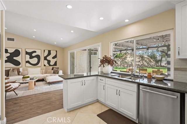 854 Rim Crest, Westlake Village CA: https://media.crmls.org/medias/5d91f9f1-c50f-4a9e-b69f-72b8a169544e.jpg