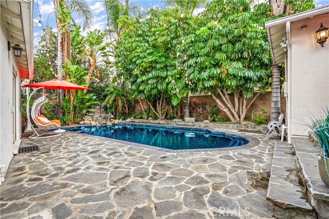 Detail Gallery Image 21 of 27 For 5362 Yolanda Ave, Tarzana,  CA 91356 - 3 Beds | 3 Baths