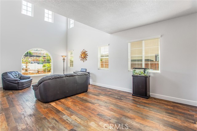 16873 Valley Spring Drive, Riverside CA: https://media.crmls.org/medias/5d92e89c-f902-4517-8bdb-257d91507d3d.jpg